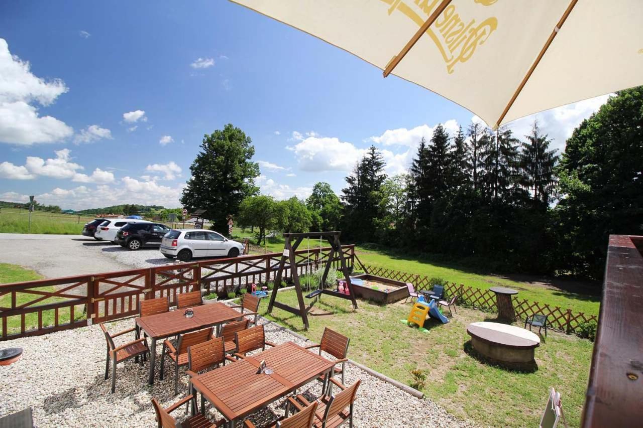 Penzion A Restaurace Hostinec Na Letne Cesky Krumlov Ngoại thất bức ảnh